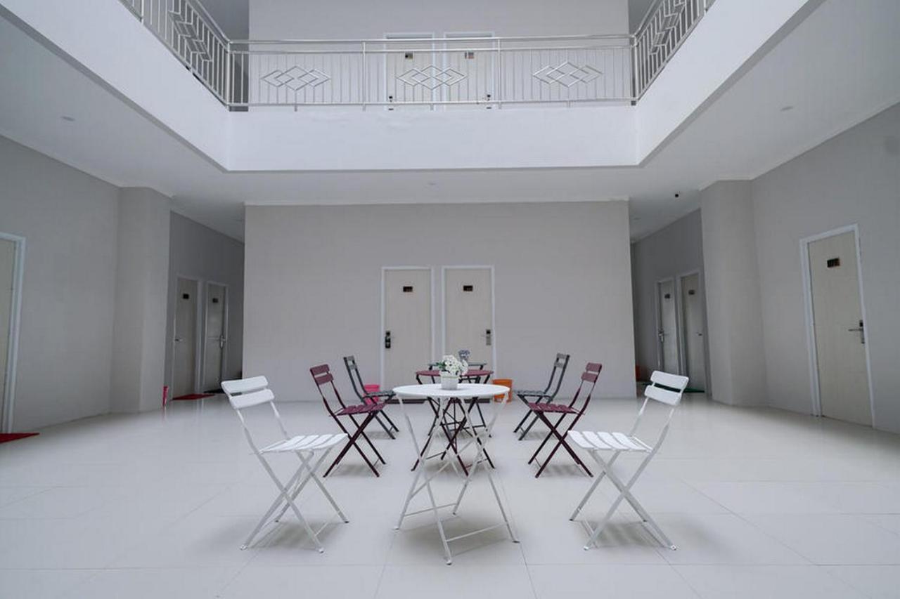 Urbanview Hotel Bari Syariah Palembang By Reddoorz Zewnętrze zdjęcie